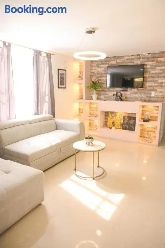 Beautiful home overlooking Medellín - Image 1