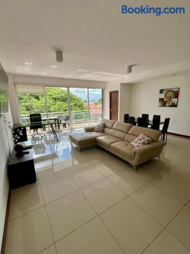 Comfortable morada urbana - Image 1