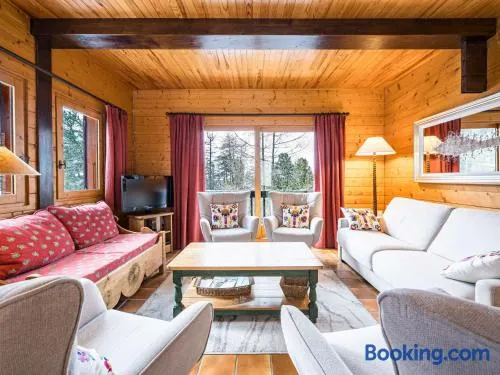Chalet cosy proche pistes avec Wifi - FR-1-455-227 - Image 1