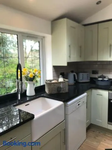 Coombe Edge Cottage - Image 1
