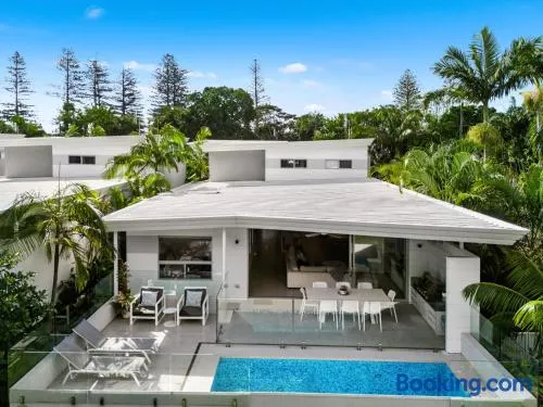 Fat Frog Beach Houses - Image 1