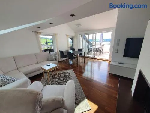 Exklusive Ferienwohnung LAKEVIEW in Bestlage Mattsee, beschattbare Dachterrasse mit Panoramablick über den See - Image 1