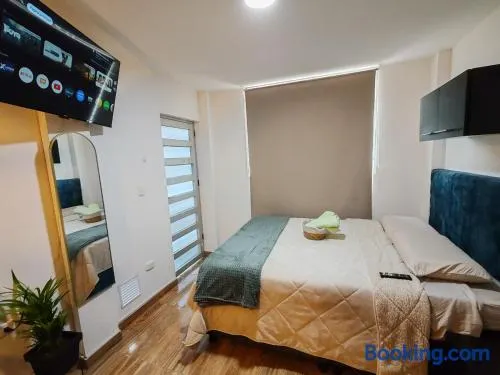 Alojate Studio en Las Quintas, Moderno, Parqueadero, Cocina & Lavadora - Image 1