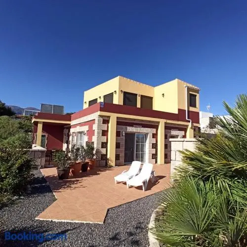 Finca Aurora quiet holiday flat with pool and great mountain and sea views - Image 1