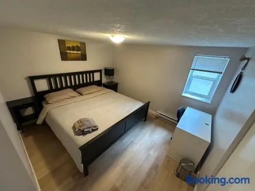 Artistic Apartment Near Downtown - Image 1