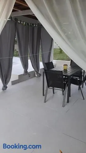 Apartamento vacacional con jardín y barbacoa | Vistas al agua - Image 1