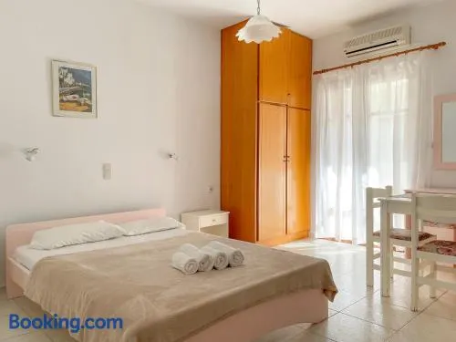 Galatas studio 3, ideal for solo travellers, 750m from the beach - Image 1