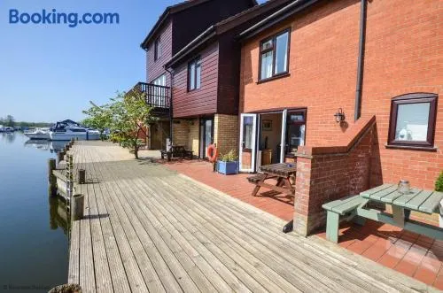 Buttercup Lodge - Image 1
