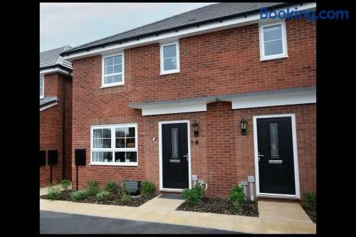 Peaceful 3 Bed Rugby Family Home Contractor Friendly Near Amenities - Image 1