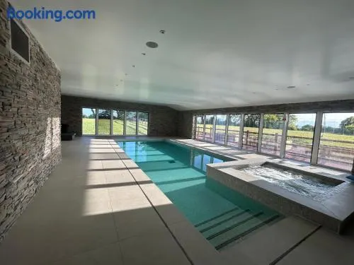 Four Bedroom House With Private Pool - Stunning countryside location with parking close to Chester City Centre - Image 1