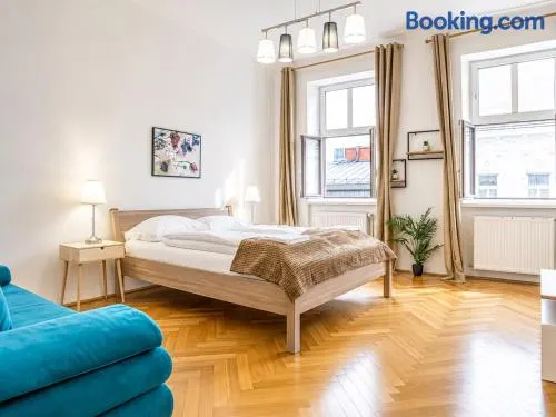 Comfortable 2BR Apartment Near Wiener Stadthalle - Image 1