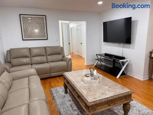 Newly upgraded luxury style home - Image 1