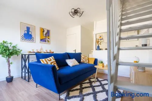 Maisonnette Bleu Horizon avec jardin - 2min Gare - Serenito Homes - Image 1