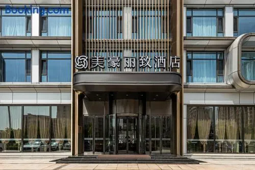 MEHOOD LESTIE Hotel - Image 1