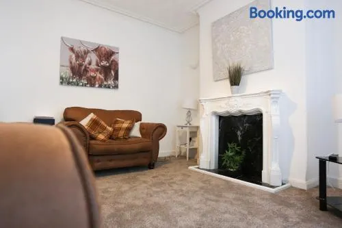 Spacious 4BR End-Terrace - Family Friendly - Image 1
