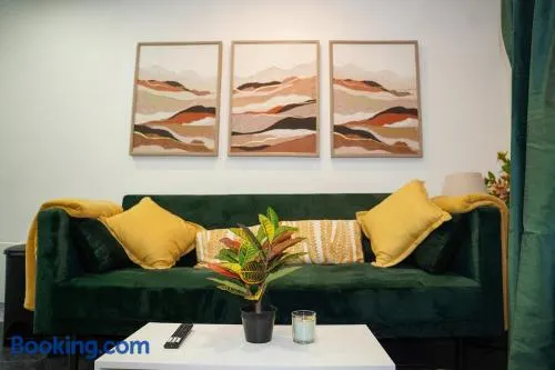 The Lush Apartment Cardiff Central 2 Bedrooms - Image 1