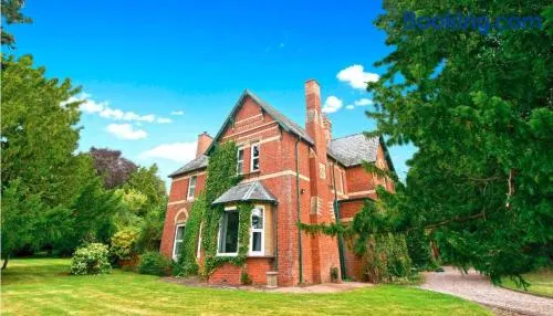The Old Vicarage with hot-tub & sauna - Image 1