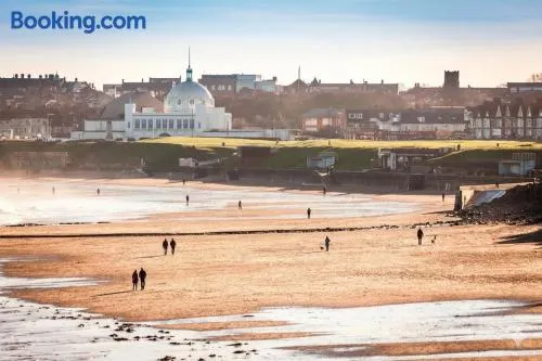 Hightide Seaside Apartment with Beach & Spanish City Views - Image 1