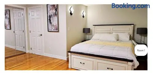 Gorgeous 2nd Floor Home with Private Entry - Image 1