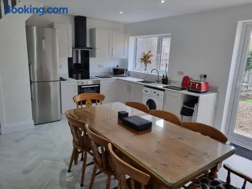 3 Bedroom House By The Sea, Deal Centre - Image 1