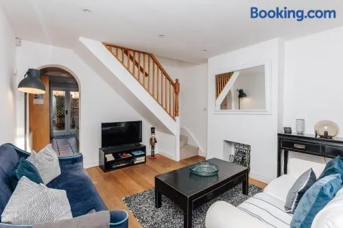 Rose Cottage - Central Henley - Image 1