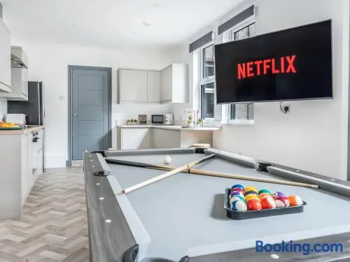 Lush apartments, Pool Table, Netflix, Parking, Long Term Discounts - Image 1