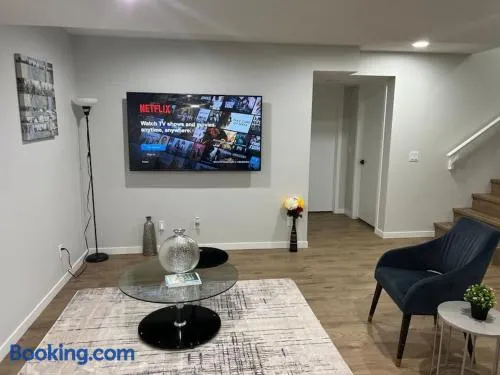 2-bedroom basement apartment - Image 1
