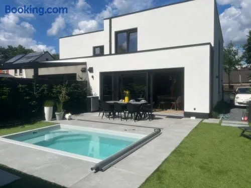 Luxe woning met verwarmd zwembad - Image 1