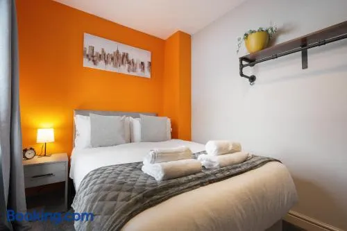 Extended Stays Welcome - Sleeps 11 - FREE Parking - Hosted by HG Horizon Properties - Image 1