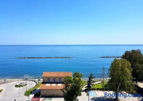 Pigeon Beach Hotel Apartments - Image 1