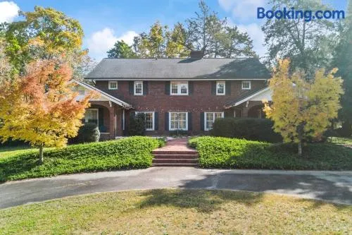 Spacious Historic Manor, Horse-Friendly - Image 1