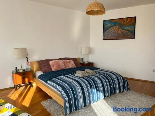 Spacious 1-Bedroom Apartment with Private Parking - Image 1