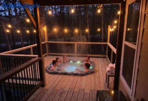 Hot Tub, Dogwood Cottage with Private Fire Pit, Sleeps 6! - Image 1