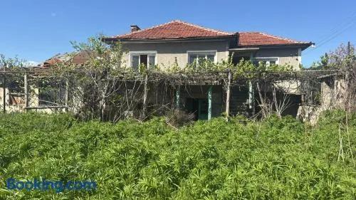 Pazardzhik Shelter House 3 Empty Rooms, No Electric, No Water, No WC, Free Car Parking, Glavinitsa Self Check-in - Image 1