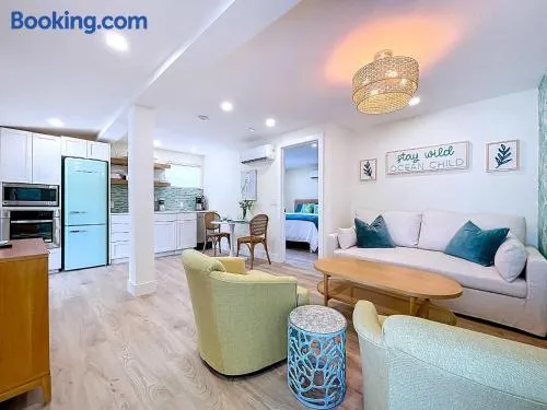 Get Seaduced by this 1 bed 1 bath charmer steps to beach and Bridge St - Image 1