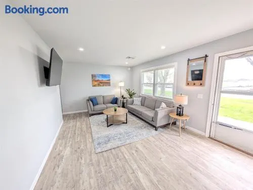Relaxing River View Stay Renovated 3BR Home - Image 1