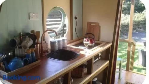 The Gypsy Caravan Sleeps 5 with alfresco dining - Image 1