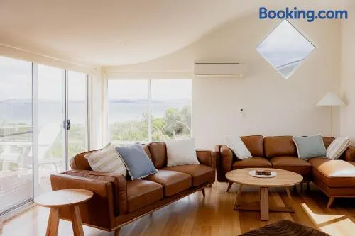 Surfside House Dodges Ferry coastal retreat - Image 1