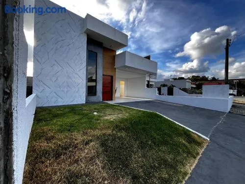 Casa de condomínio em Paripueira com piscina e perto da praia - Image 1