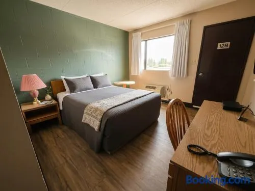 Cedar Inn - Image 1