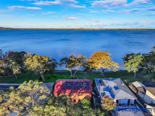 Lakefront Peace and Relaxation - Image 1