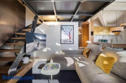 Luxury 4BR Apartment with Fireplace & Private Parking - Val Thorens - Image 1