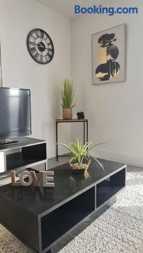 Premium CITY APARTMENT near Harry Potter Studio and Luton Airport - Image 1