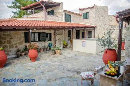 Pyrgou Villa with Shared Swimming pool - Image 1