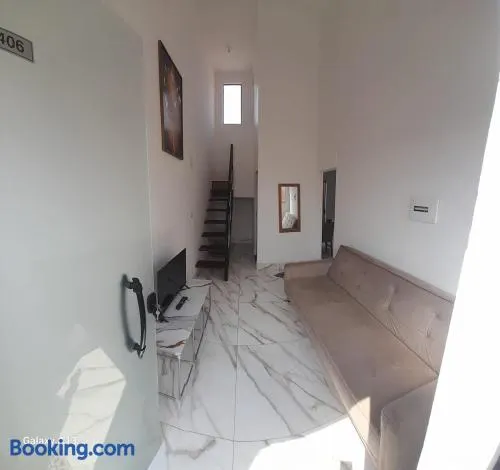 Casa completa, 2 quartos, com ar condicionado - Image 1