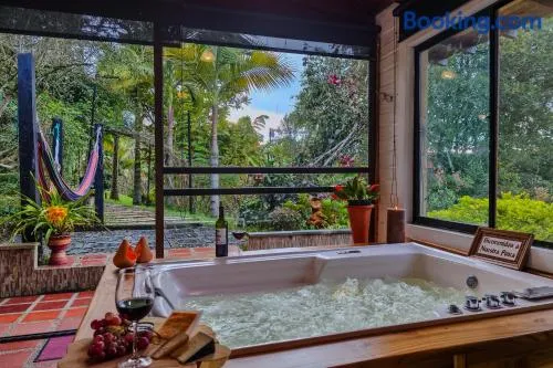 Chalé de montaña con Jacuzzi - Image 1