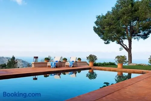 Stunning 4 Bedroom Villa in Deia, 1017 - Image 1