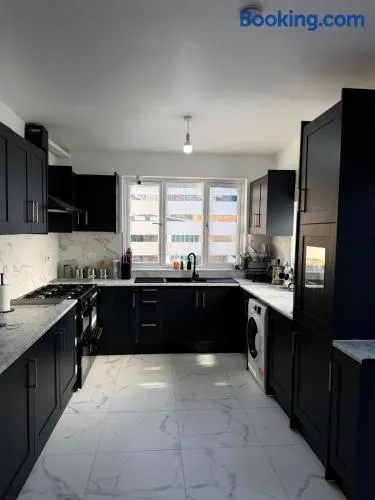 Comfortable stay near ExCel London - Image 1