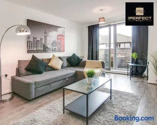 Horizon Apartment Central By Your Perfect Stay Short Lets Birmingham - Image 1