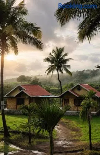 SaaviRa Hillside Resort - Image 1